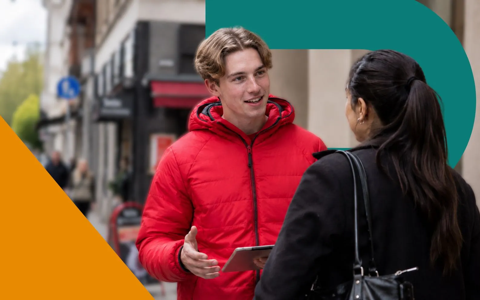 Relinx-medarbetare i fältförsäljning och kundmöte ute på fältet i Stockholm